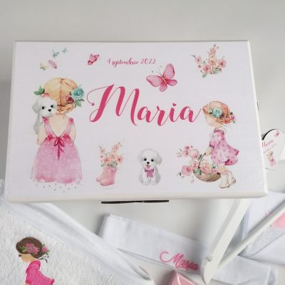 Trusou botez - Fetița cu flori roz și cățel bichon