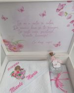 Trusou botez -Fetita cu flori in brate - imagine 4
